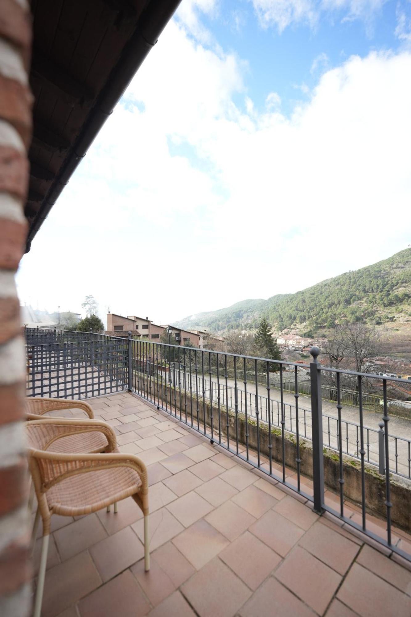 Hotel Rural Y Restaurante, Rinconcito De Gredos Cuevas Del Valle Exterior foto